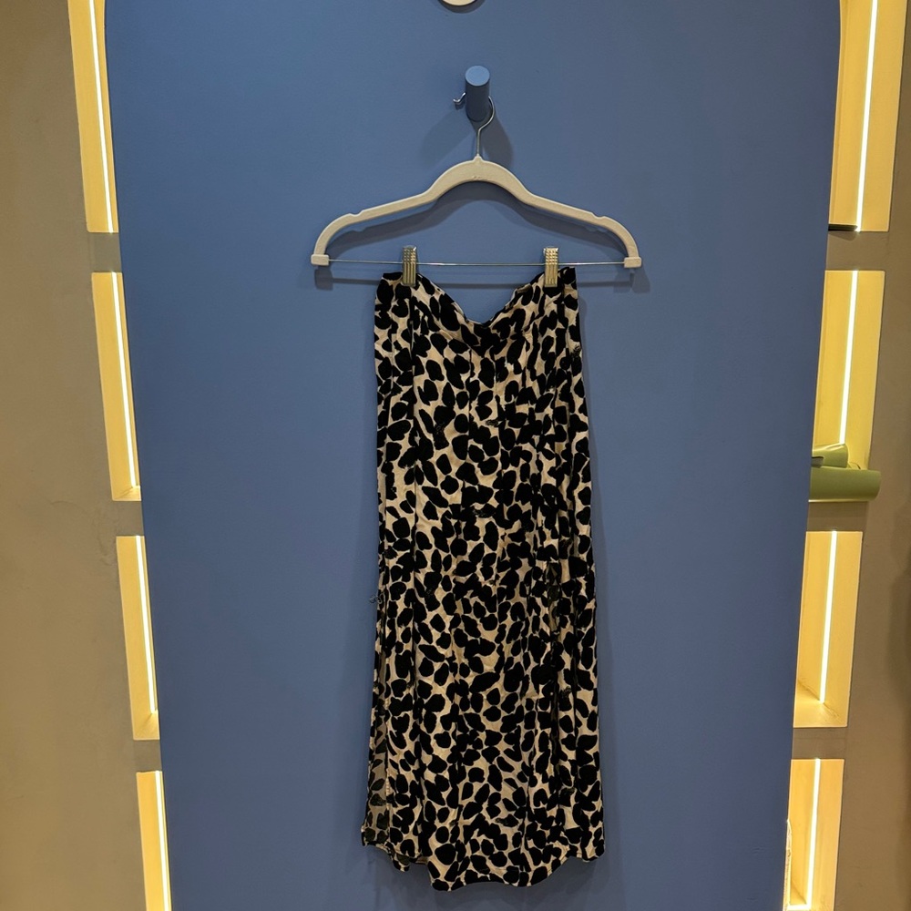 H&M Black and White Patterned Midi Skirt